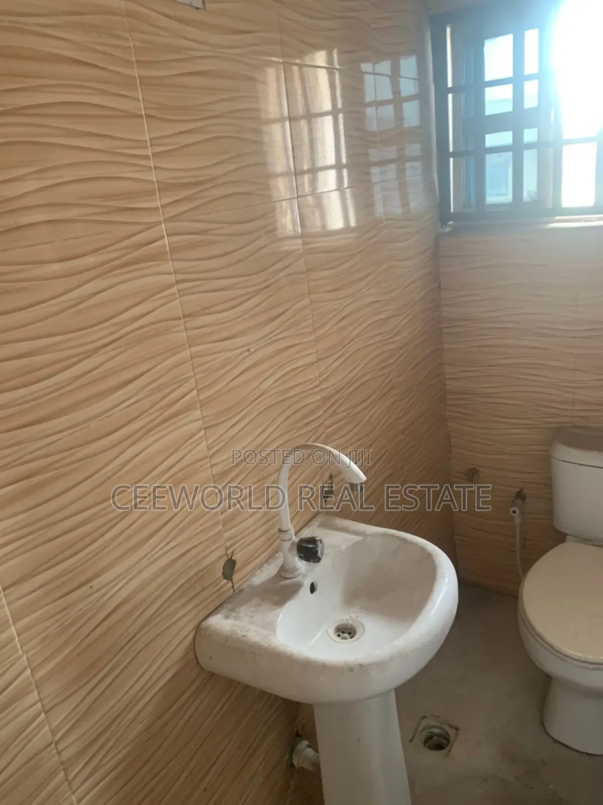 6 Rooms Office Space to Lease Along Ring Road Ibadan in Rind Road