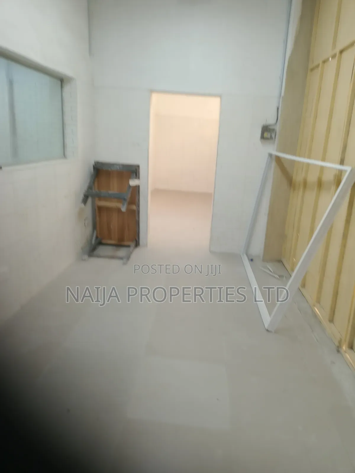 30sqm Shop Space at Oniru Market Rd, Lekki Phase 1 Right for Rent in Victoria Island