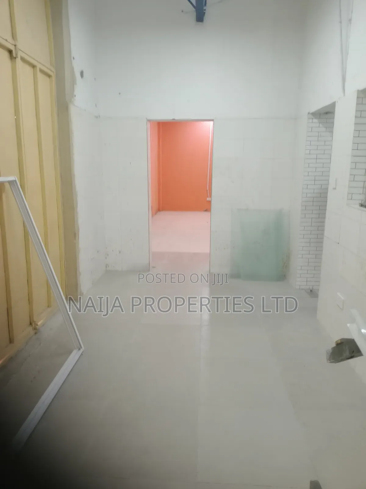 30sqm Shop Space at Oniru Market Rd, Lekki Phase 1 Right for Rent in Victoria Island