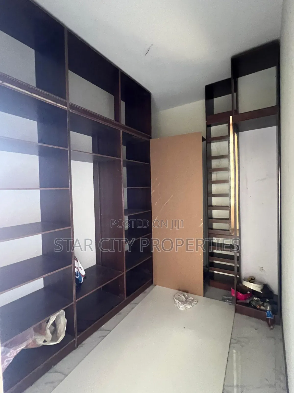 5bdrm Duplex in Omole Phase 1 for sale in Omole Phase 1