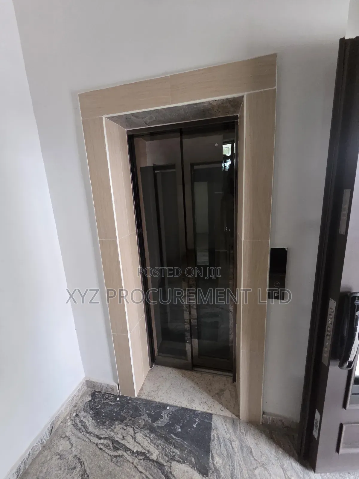 Luxury Office Building in Wuse in Zone 1 / Wuse