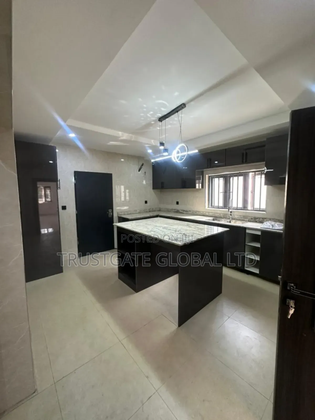 5bdrm Duplex in Apo District for sale in Apo District