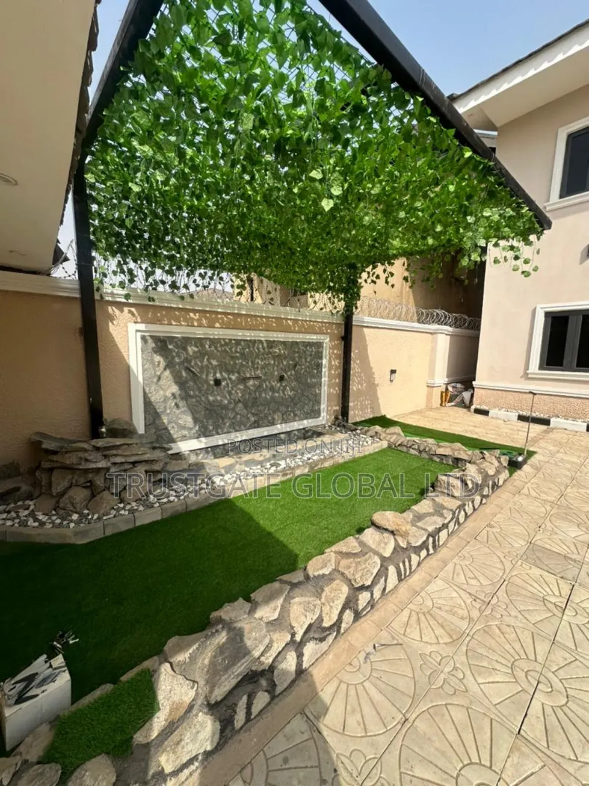 5bdrm Duplex in Apo District for sale in Apo District