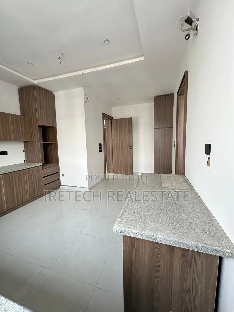 3bdrm Penthouse in Off Freedom Way, Lekki Phase 1 for sale in Lekki Phase 1