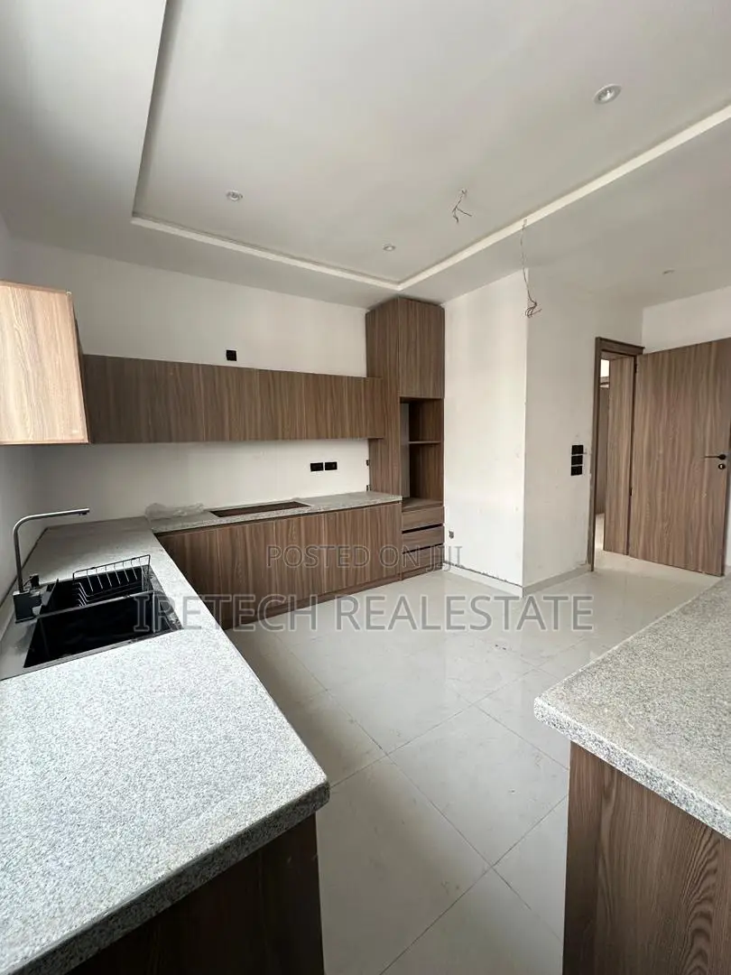 3bdrm Penthouse in Off Freedom Way, Lekki Phase 1 for sale in Lekki Phase 1