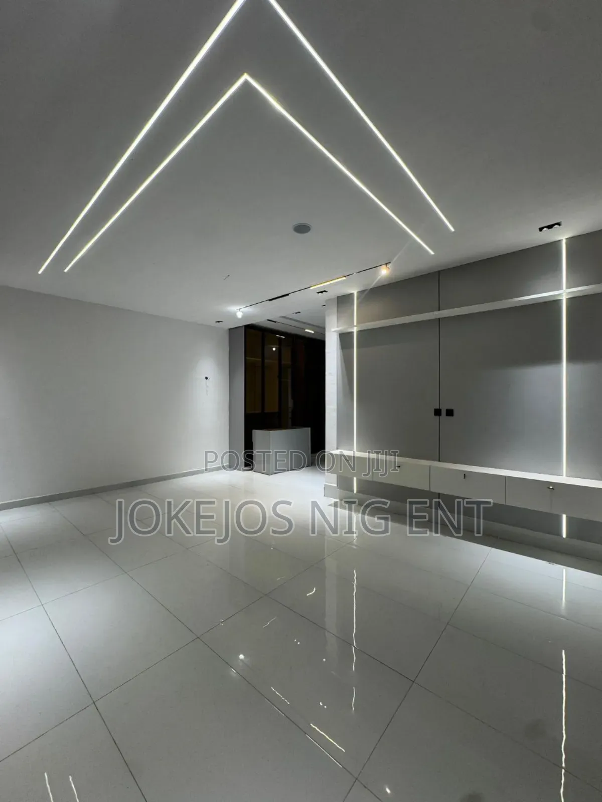 5bdrm Duplex in Chevron Drive for sale in Chevron