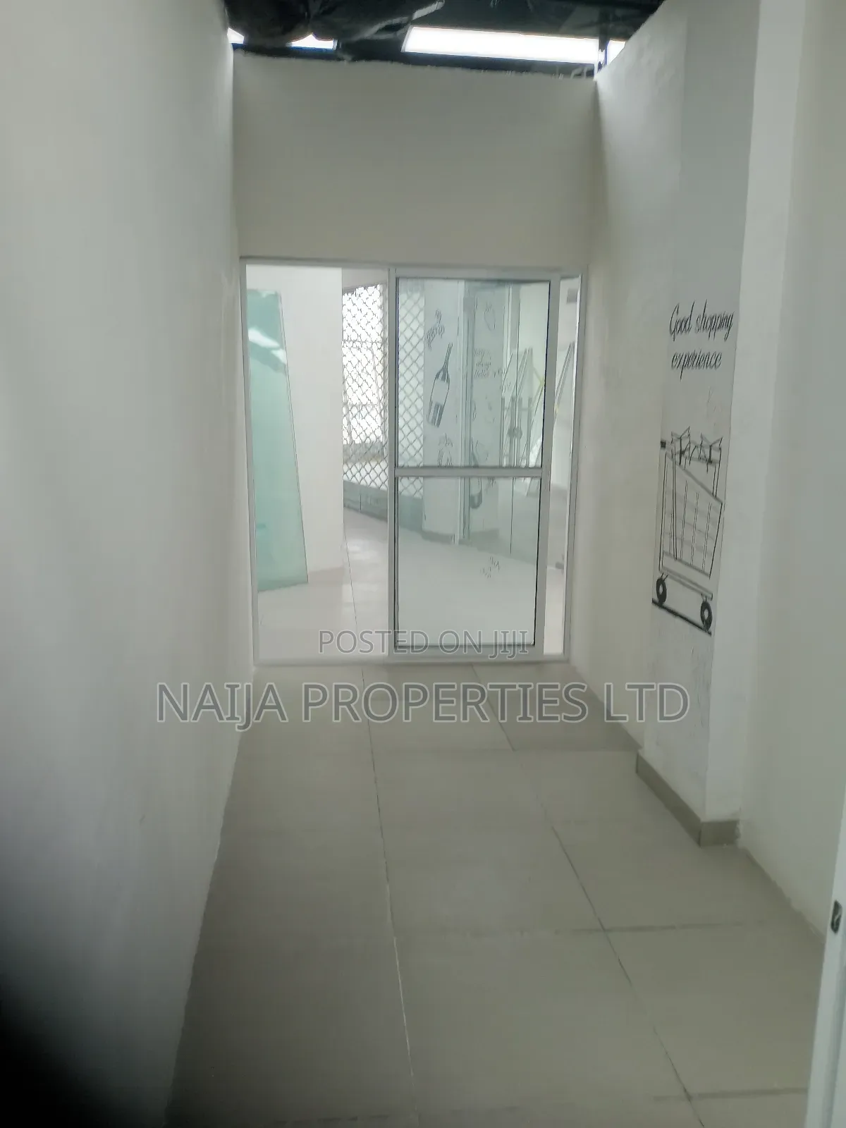 23sqm Shop Space at Oniru Market Rd, Lekki Phase 1 Right for Rent in Victoria Island