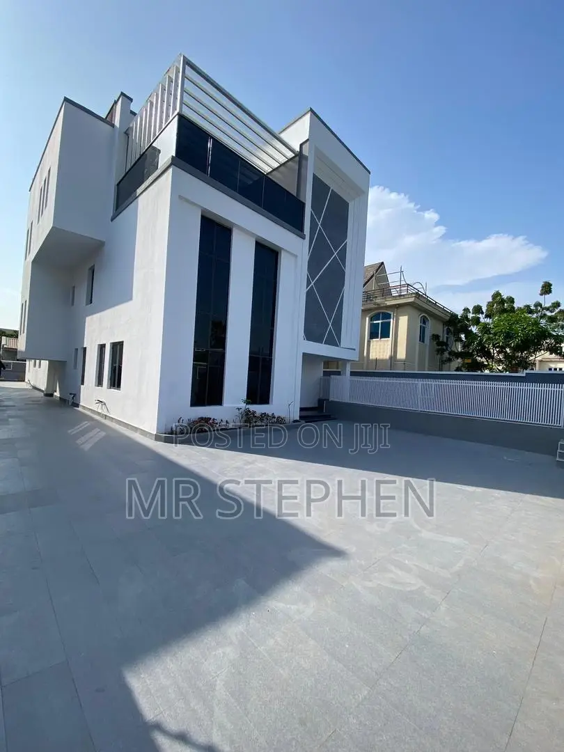 5-Bedroom Fully Detached Duplex With Pool Cinema • Lekki Phase 1 in Lekki Phase 1