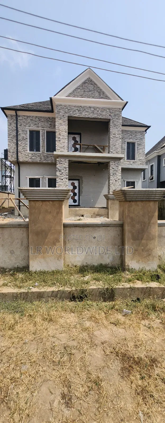 5bdrm Duplex in Lugbe District for sale in Lugbe District