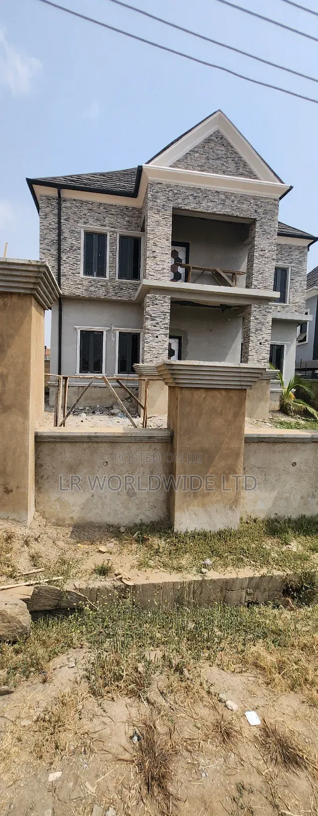 5bdrm Duplex in Lugbe District for sale in Lugbe District