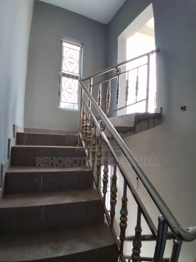 2bdrm Apartment in 7Up Road Oluyole, for rent in Oluyole Estate
