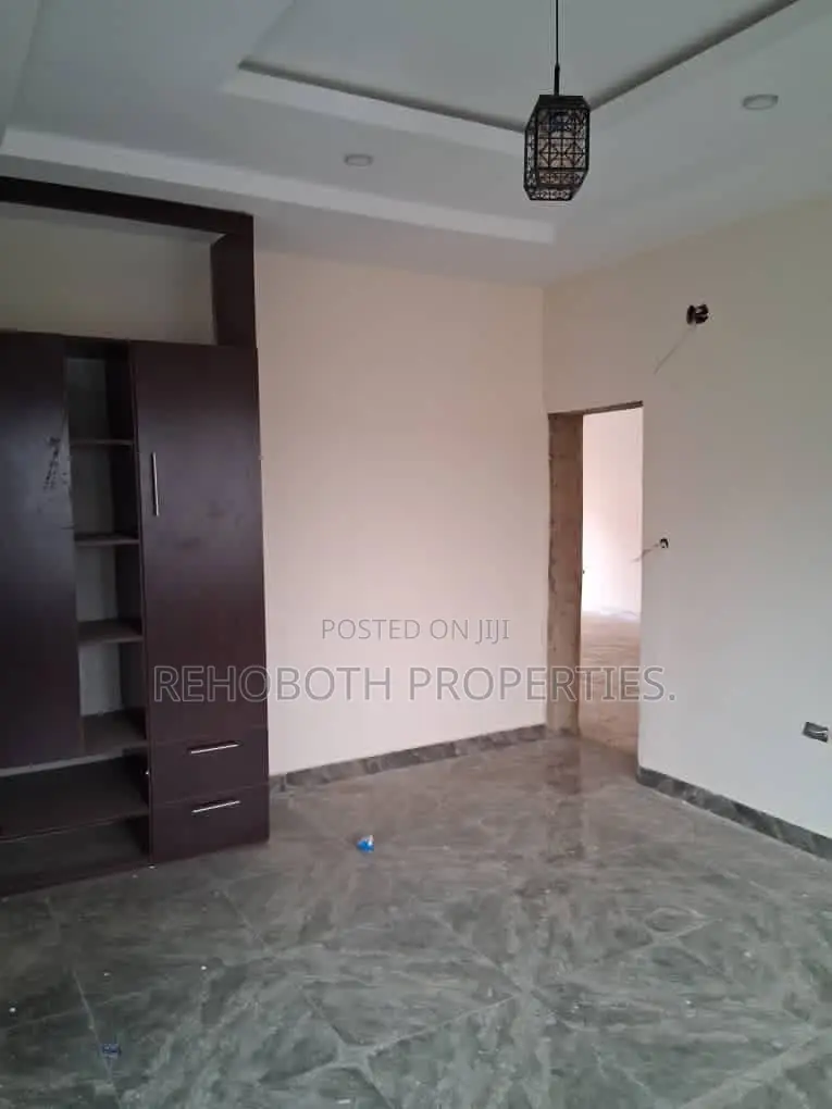 2bdrm Apartment in 7Up Road Oluyole, for rent in Oluyole Estate