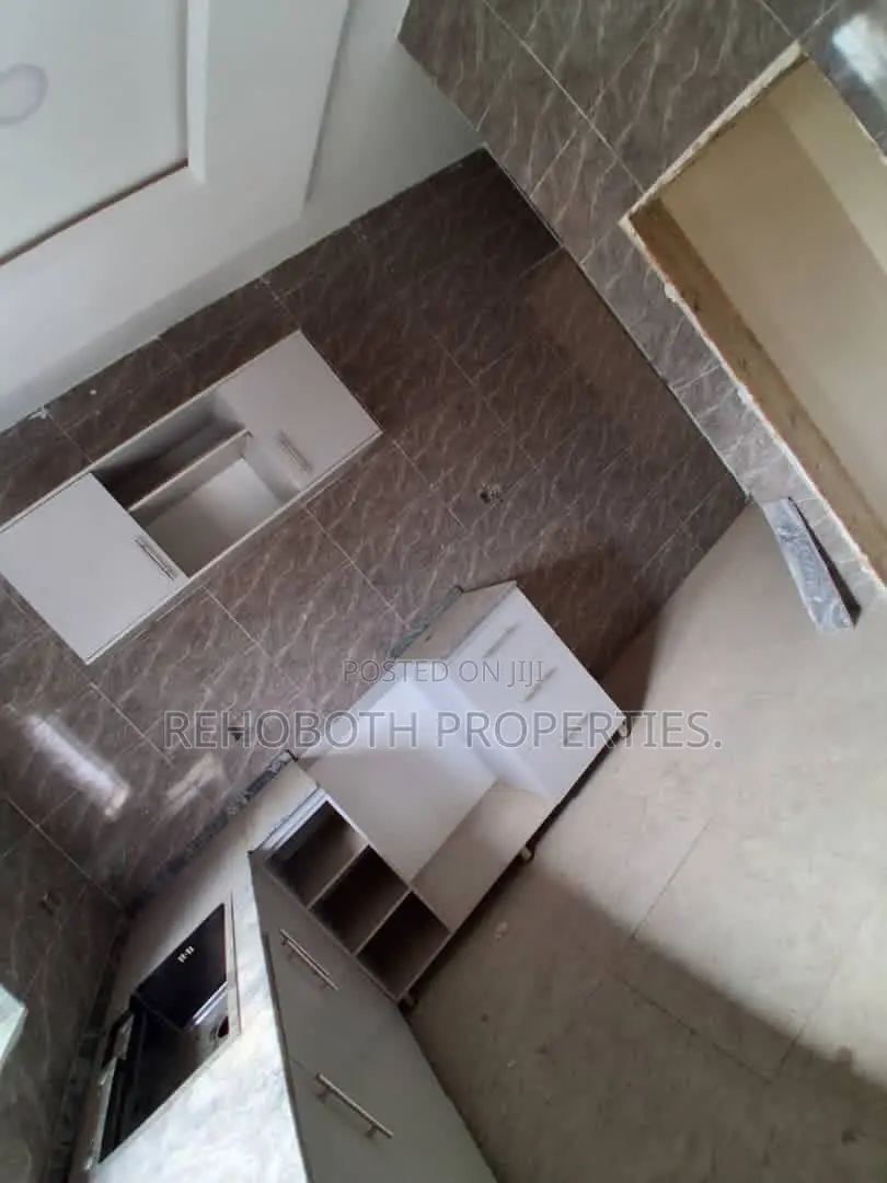 2bdrm Apartment in 7Up Road Oluyole, for rent in Oluyole Estate