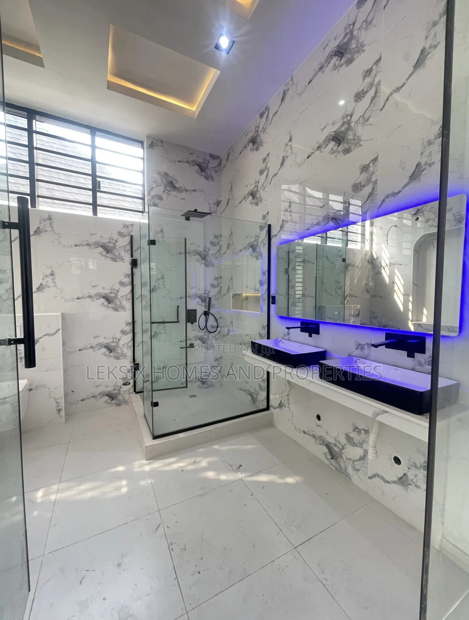 5bdrm Duplex in A Well Secured, Chevron for sale in Chevron