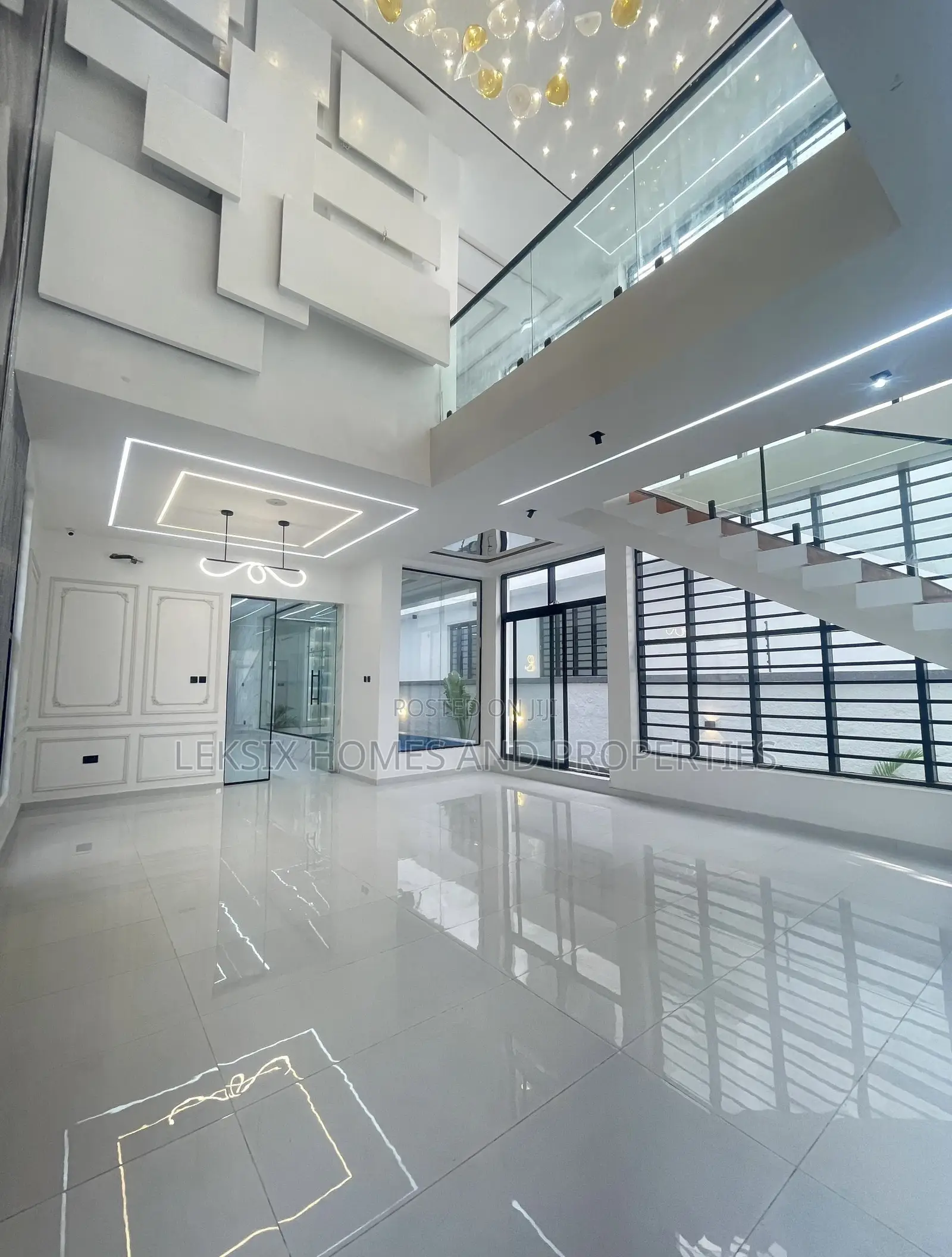 5bdrm Duplex in A Well Secured, Chevron for sale in Chevron