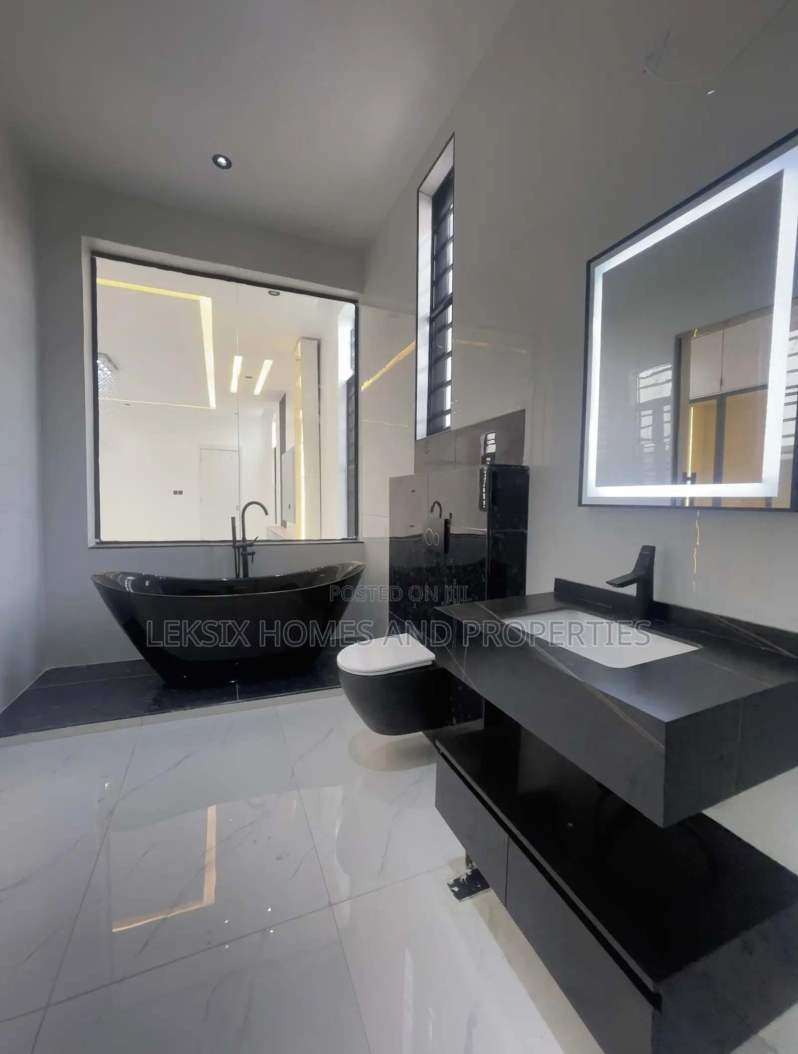 5bdrm Duplex in A Well Secured, Chevron for sale in Chevron