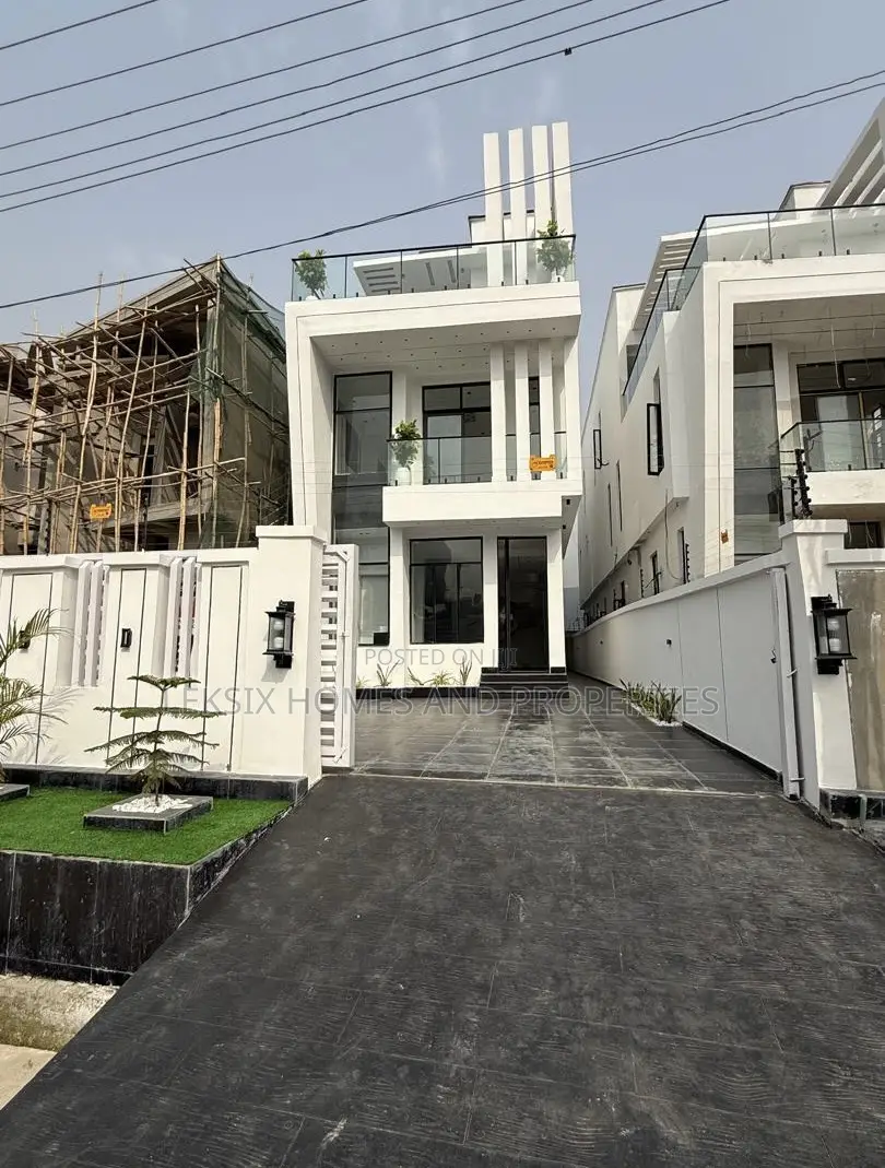 5bdrm Duplex in A Well Secured, Chevron for sale in Chevron