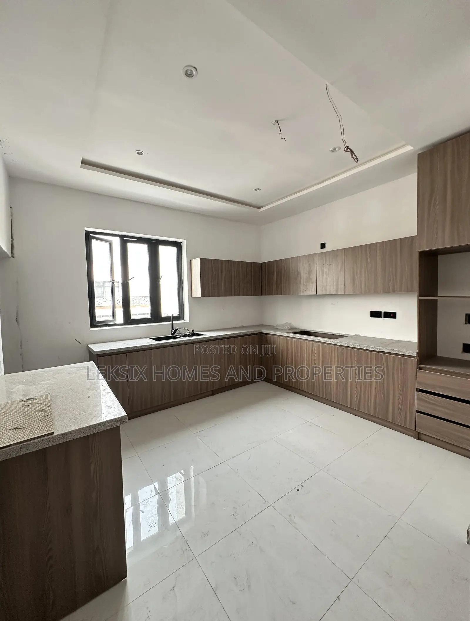 3bdrm Penthouse in A Well Secured, Ikate for sale in Ikate