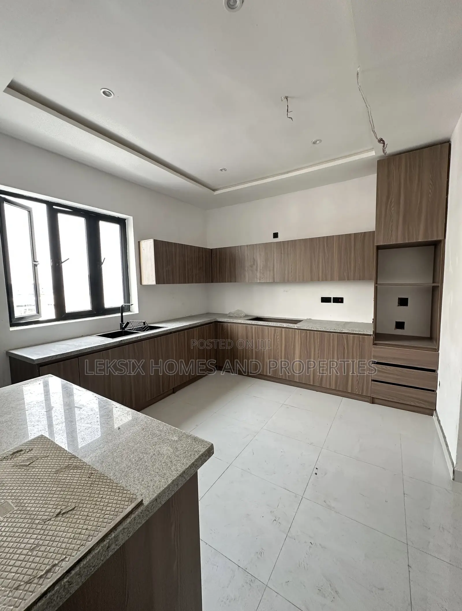 3bdrm Penthouse in A Well Secured, Ikate for sale in Ikate