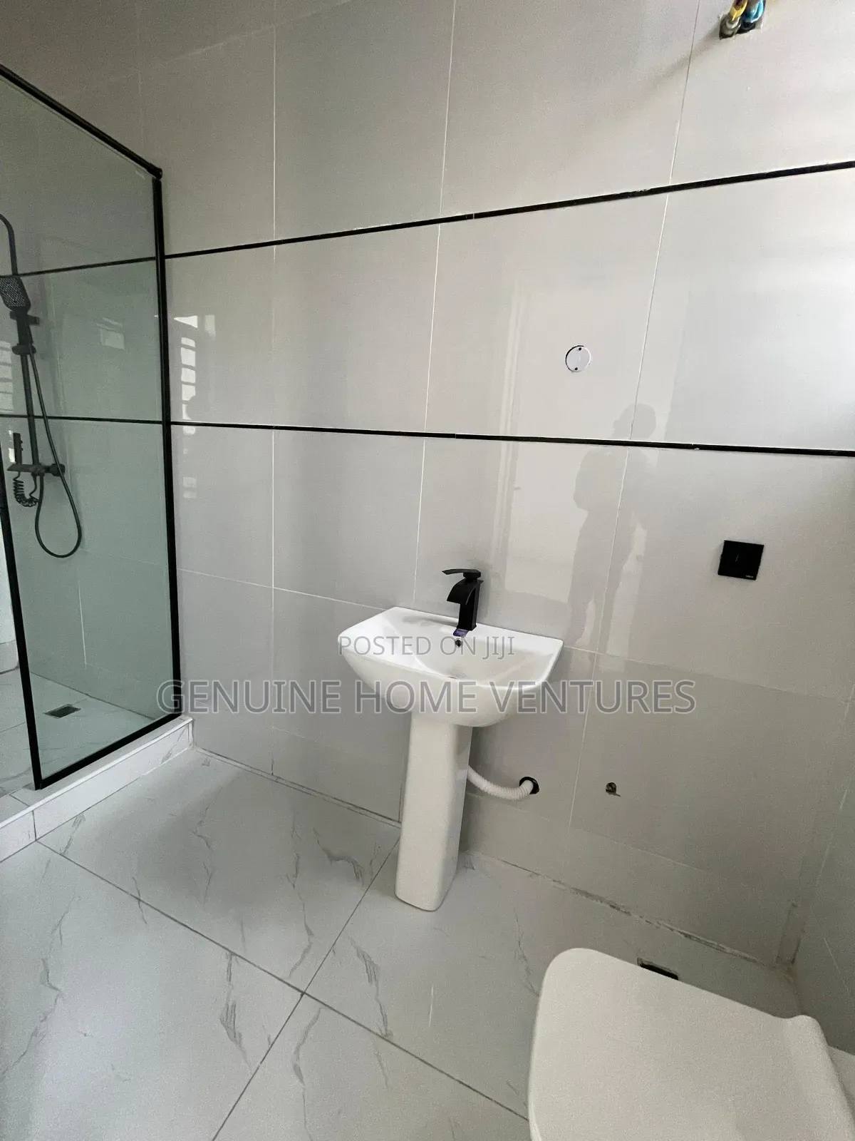 5bdrm Duplex in Vgc, Ikota for sale in Ikota