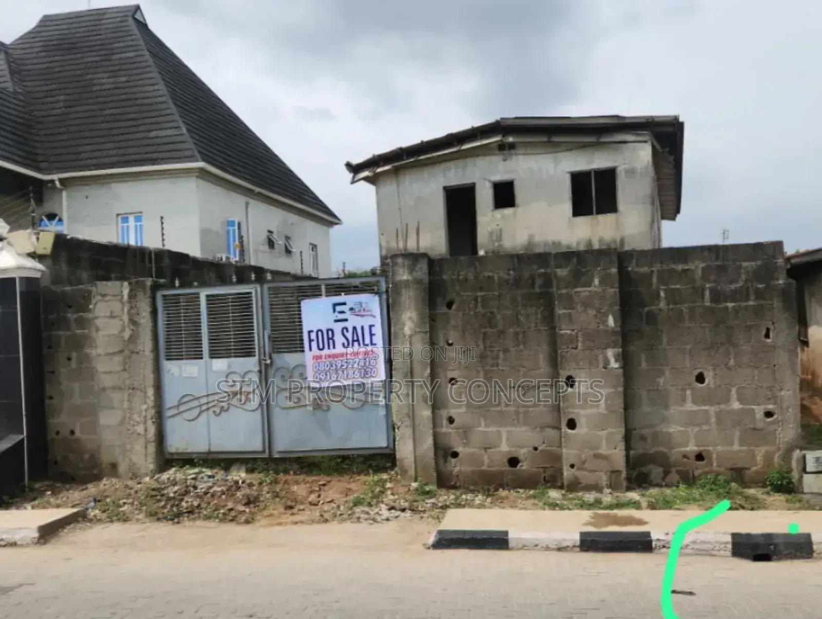 Half Plot Of Land For Sale On Ejigbo Road in Ejigbo / Ejigbo