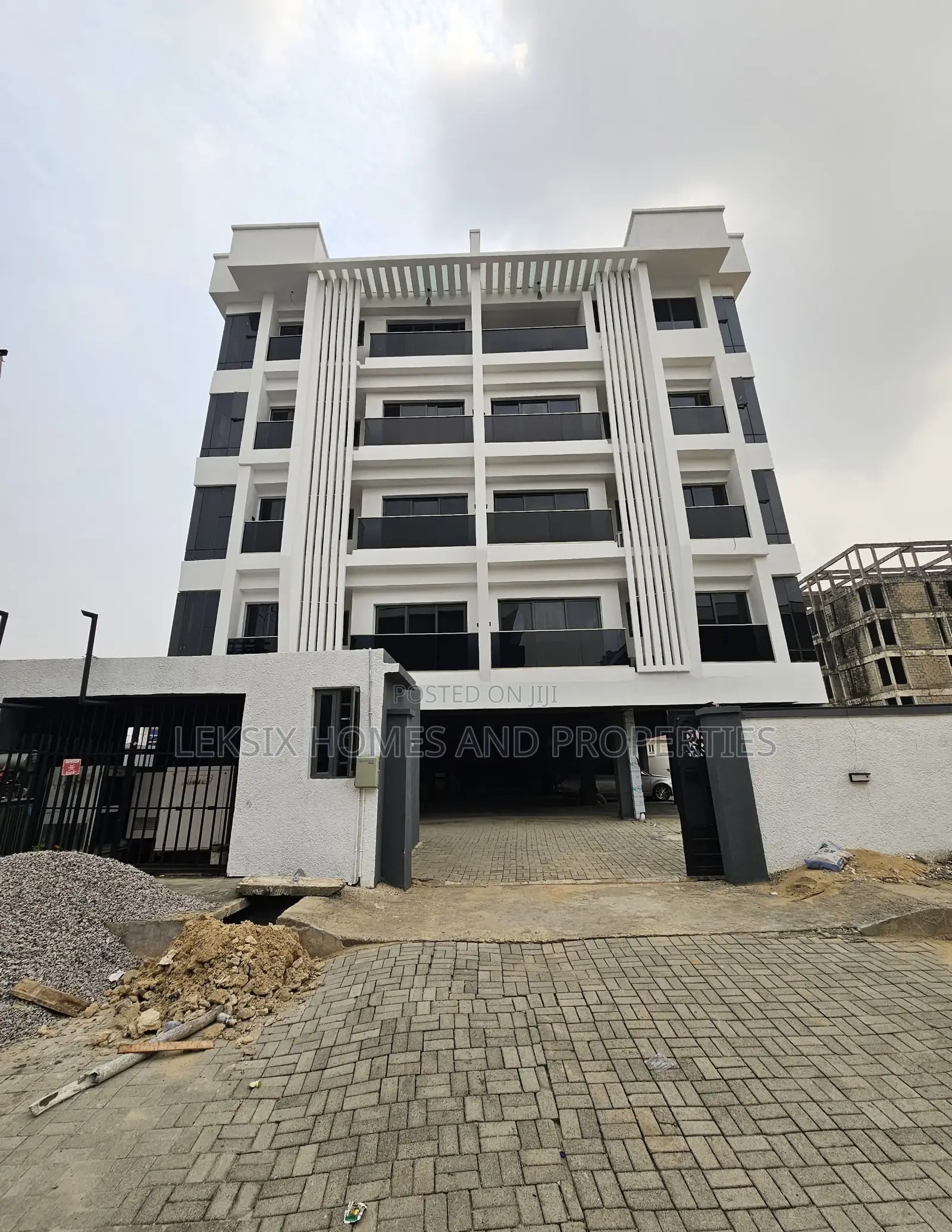 3bdrm Penthouse in A Well Secured, Ikate for sale in Ikate