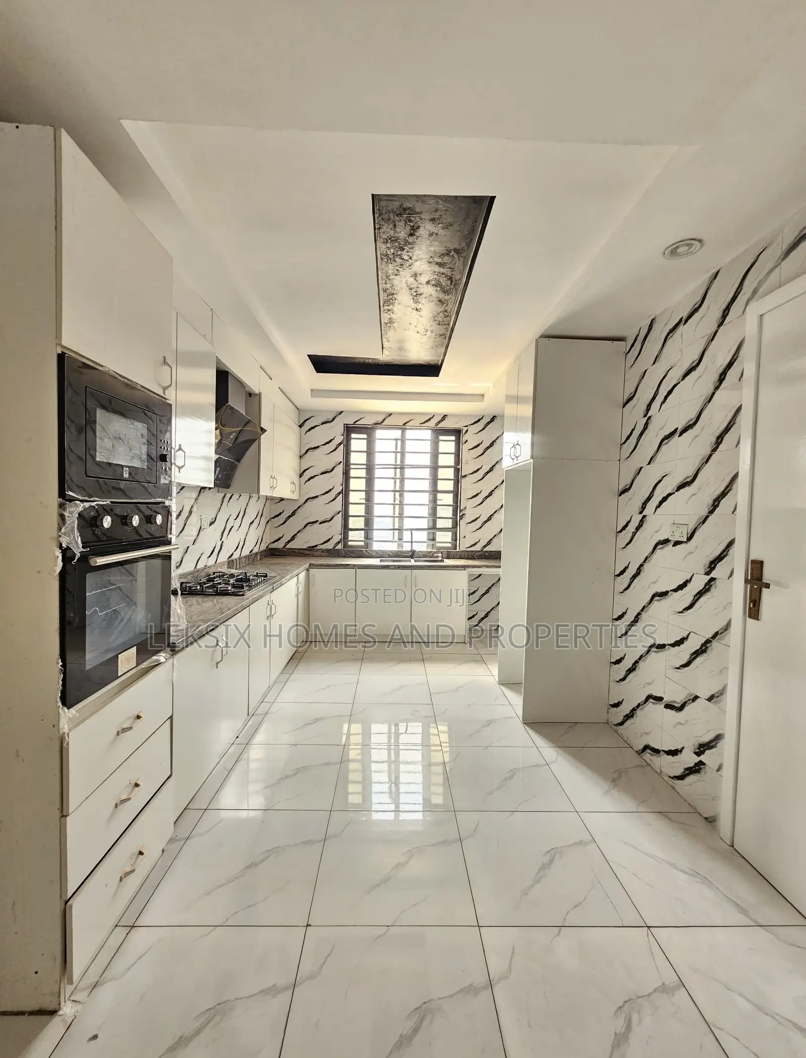 3bdrm Penthouse in A Well Secured, Ikate for sale in Ikate