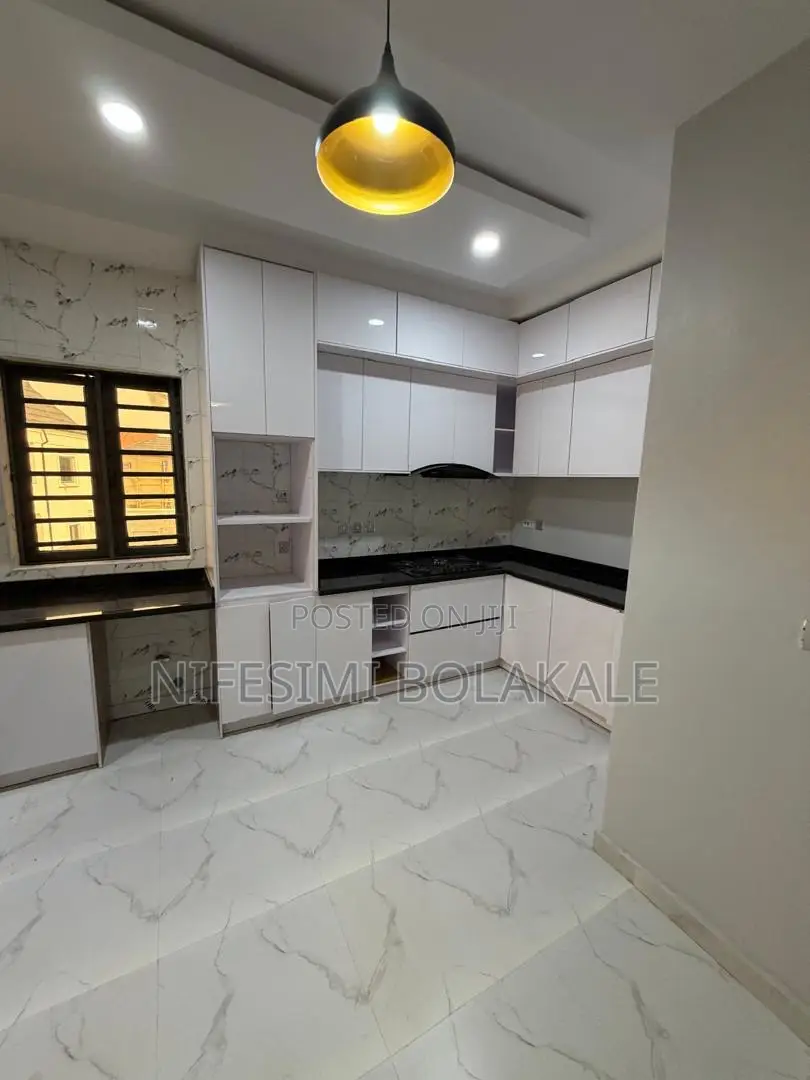 3bdrm Block of Flats in Kolapo Ishola Gra, for rent in Akobo
