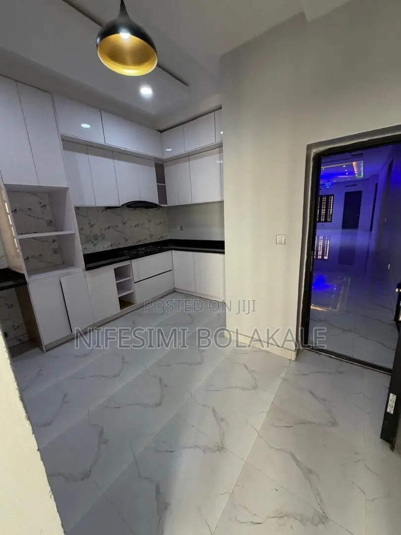3bdrm Block of Flats in Kolapo Ishola Gra, for rent in Akobo
