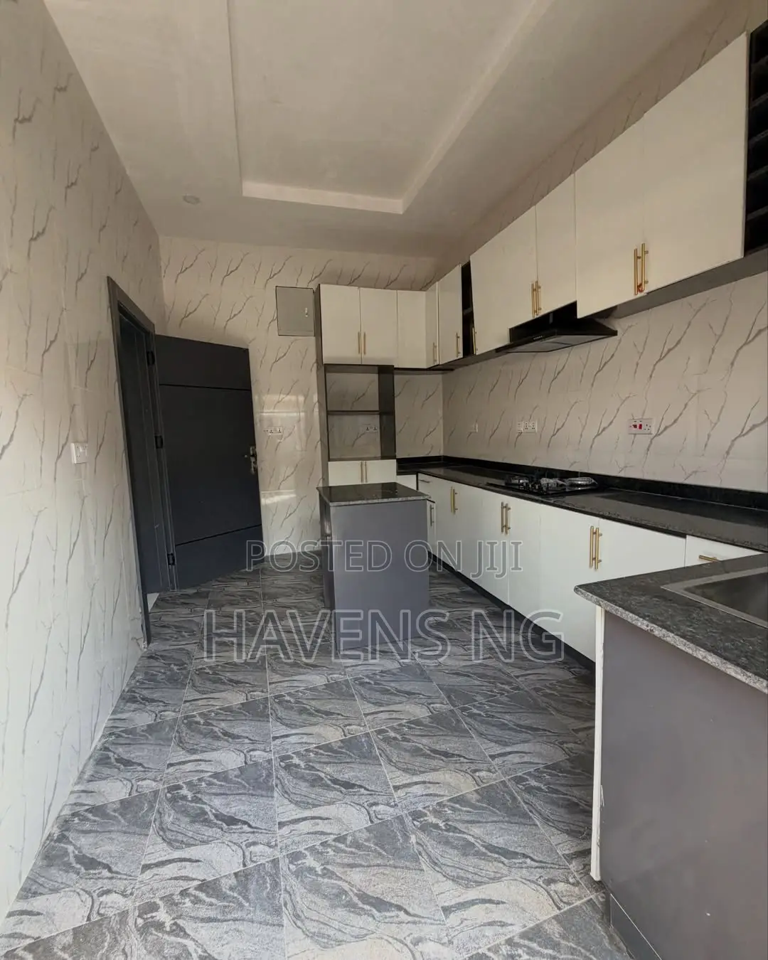 3bdrm Duplex in Airport Road / Ikeja for sale in Airport Road / Ikeja