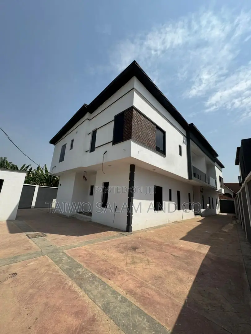 4bdrm Duplex in Agodi for sale in Agodi