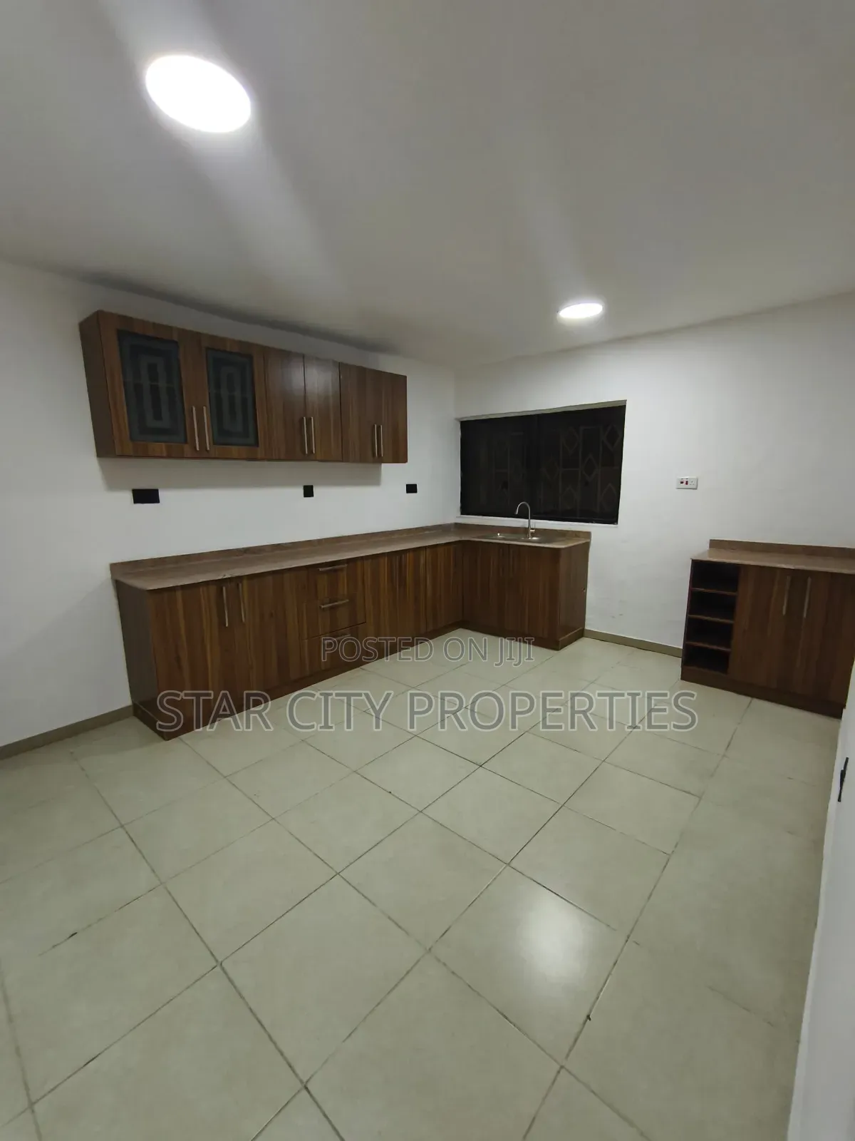 3bdrm Apartment in Ikeja Gra for rent in Ikeja GRA