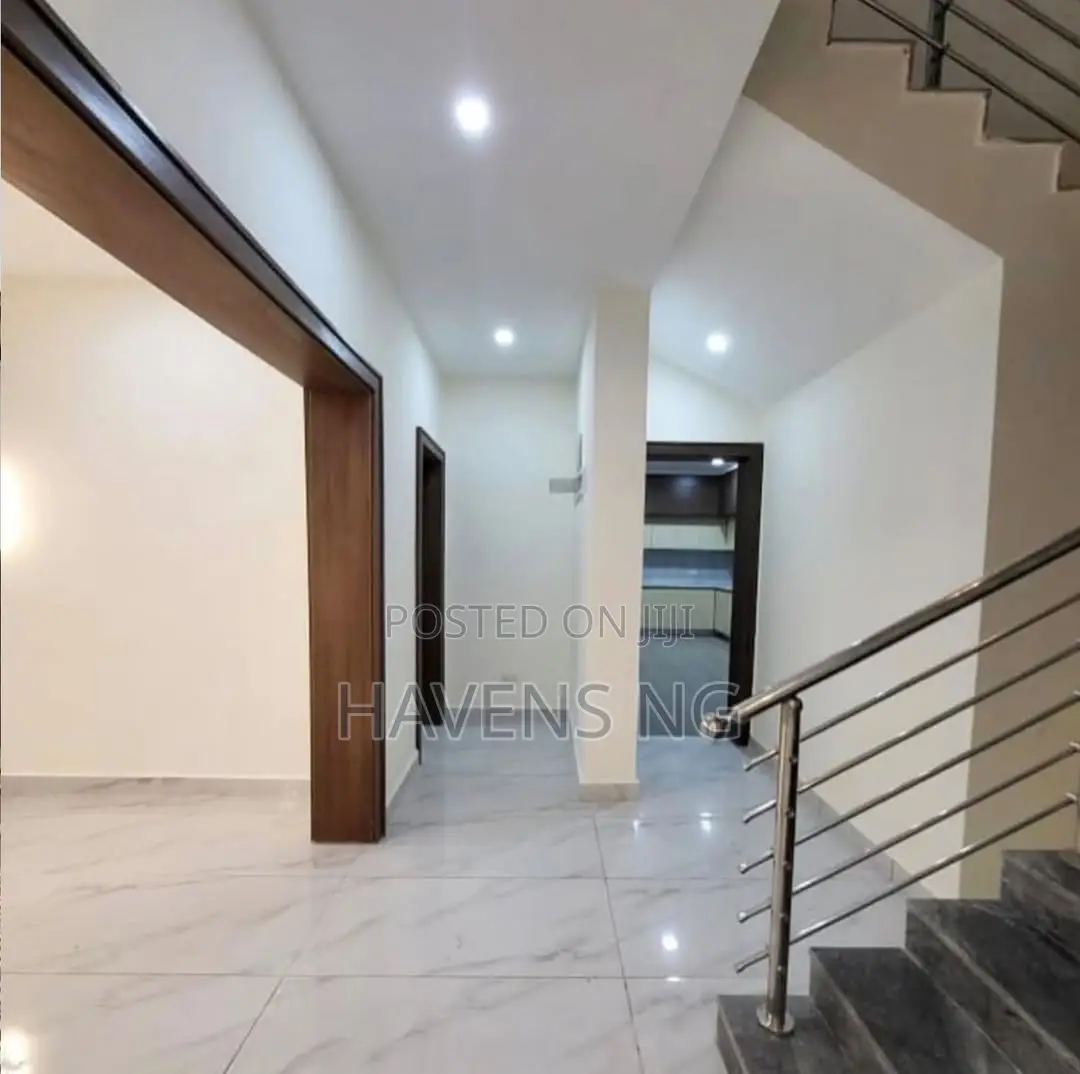 6bdrm Duplex in Apo Resettlement for sale in Apo Resettlement
