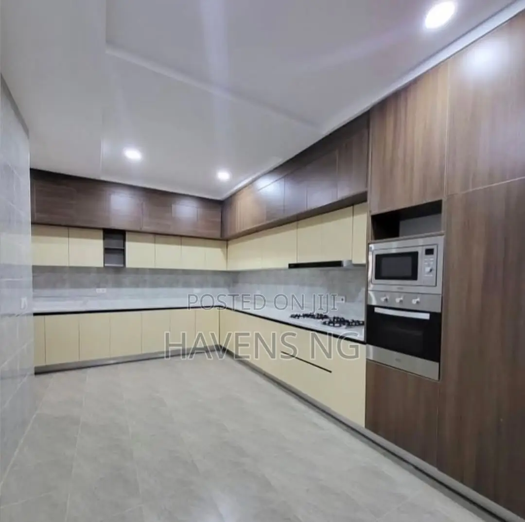 6bdrm Duplex in Apo Resettlement for sale in Apo Resettlement