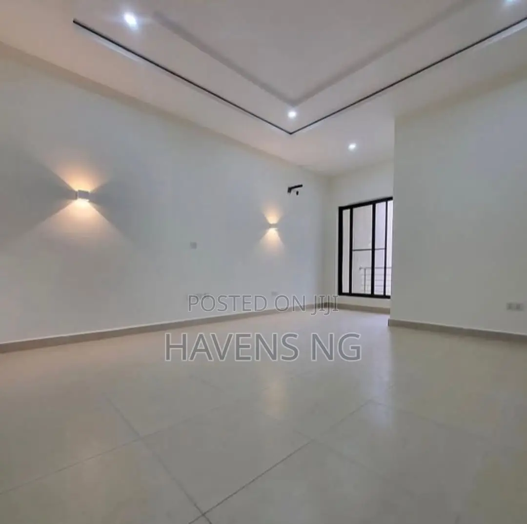 6bdrm Duplex in Apo Resettlement for sale in Apo Resettlement