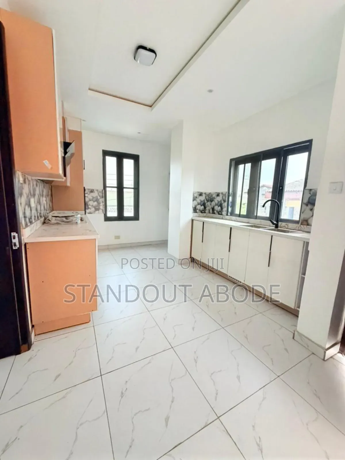 4bdrm Duplex in In A Serene And, Obanikoro for sale in Obanikoro