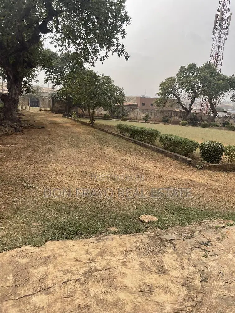 17bdrm Block of Flats in Bodija Estate for sale in Bodija