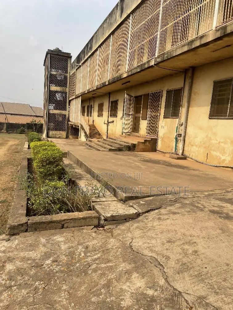 17bdrm Block of Flats in Bodija Estate for sale in Bodija