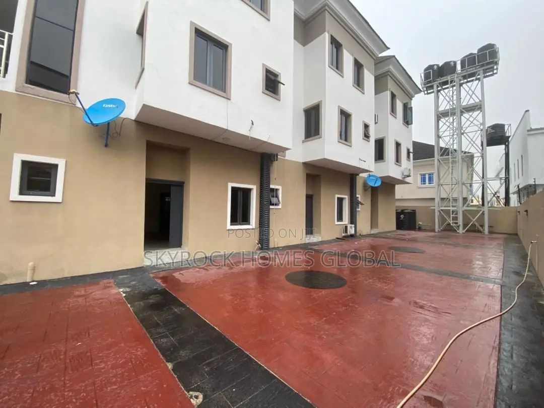 4bdrm Duplex in Ikota for rent in Ikota