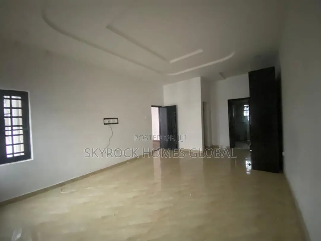 4bdrm Duplex in Ikota for rent in Ikota