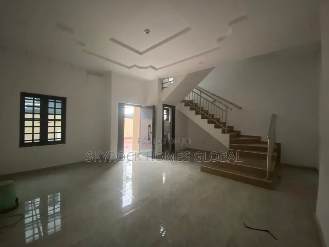 4bdrm Duplex in Ikota for rent in Ikota