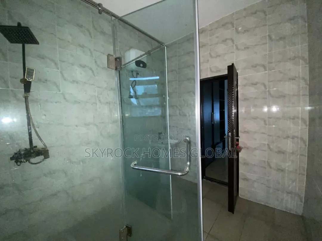 4bdrm Duplex in Ikota for rent in Ikota