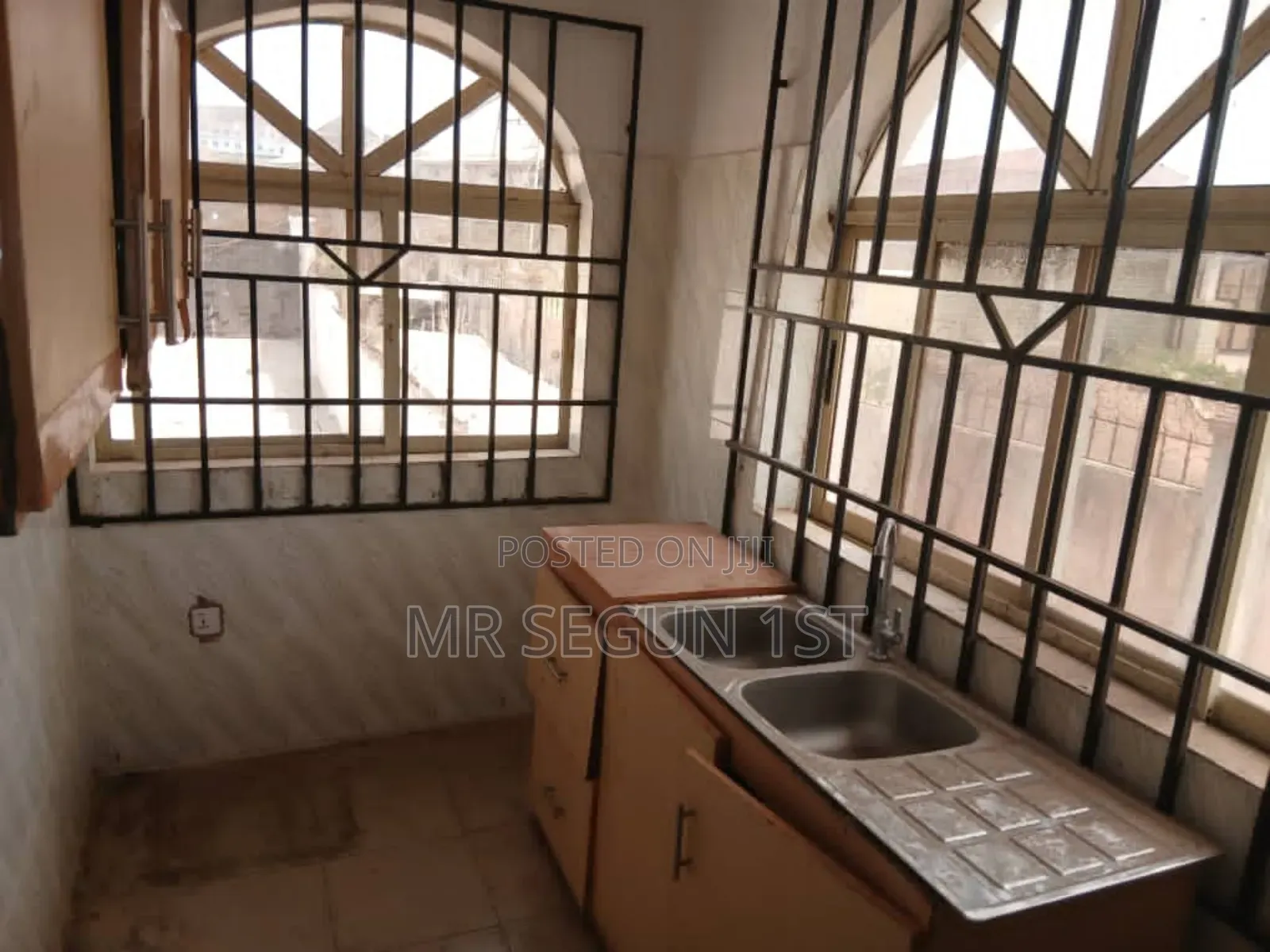 3bdrm Block of Flats in Oluyole Estate for rent in Oluyole Estate