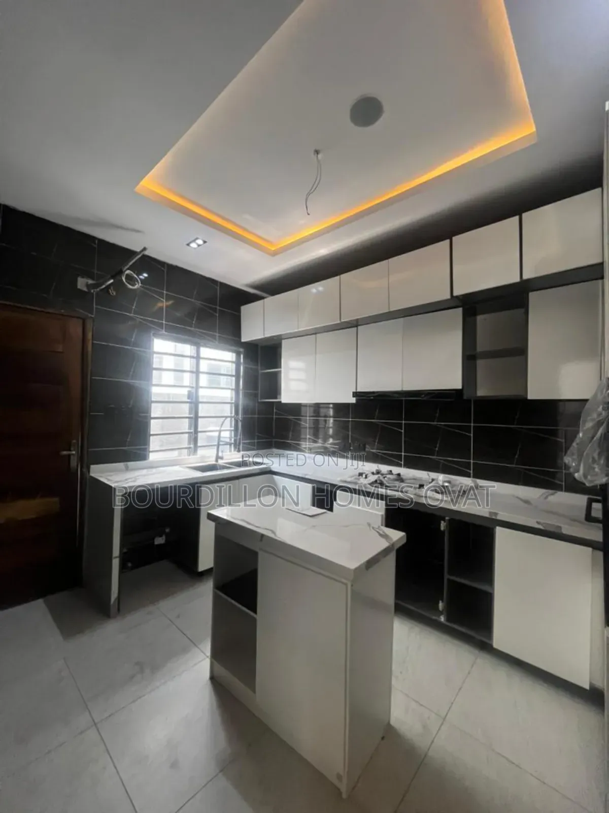 4bdrm Duplex in Orchid Road, Lekki for sale in Lekki