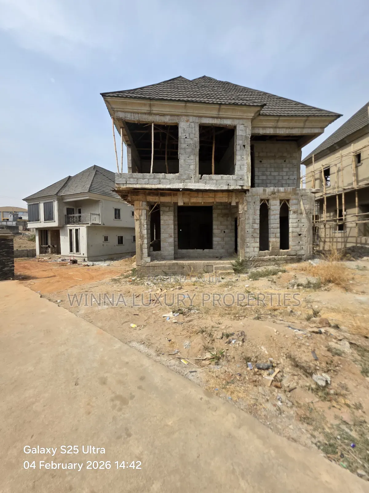 6bdrm Duplex in In An Estate At for sale in Lugbe District
