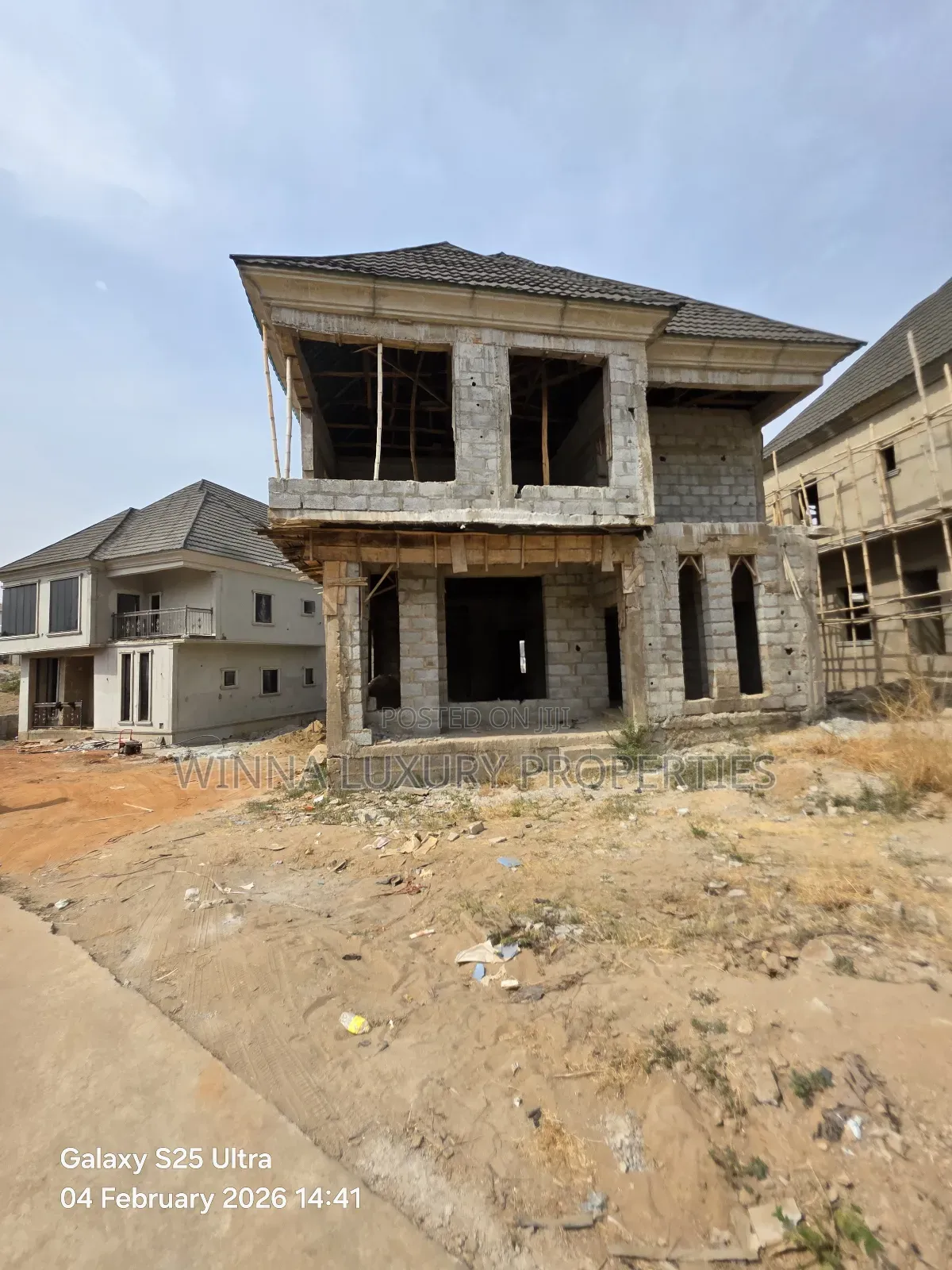 6bdrm Duplex in In An Estate At for sale in Lugbe District