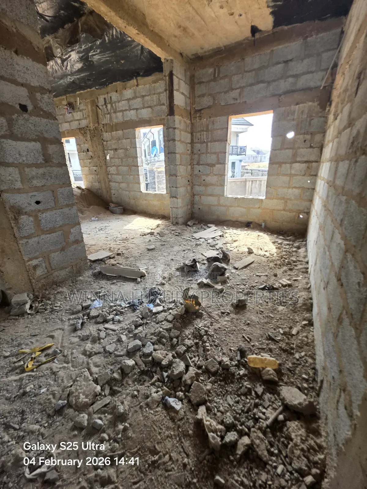 6bdrm Duplex in In An Estate At for sale in Lugbe District
