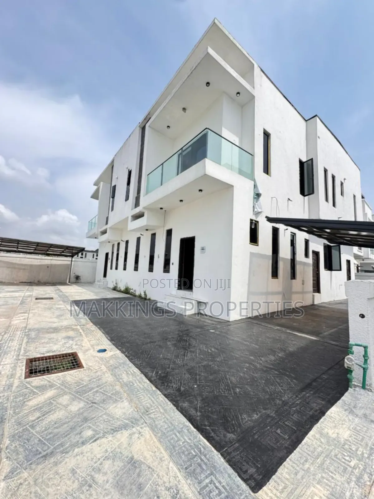 4bdrm Duplex in Chevron for sale in Chevron