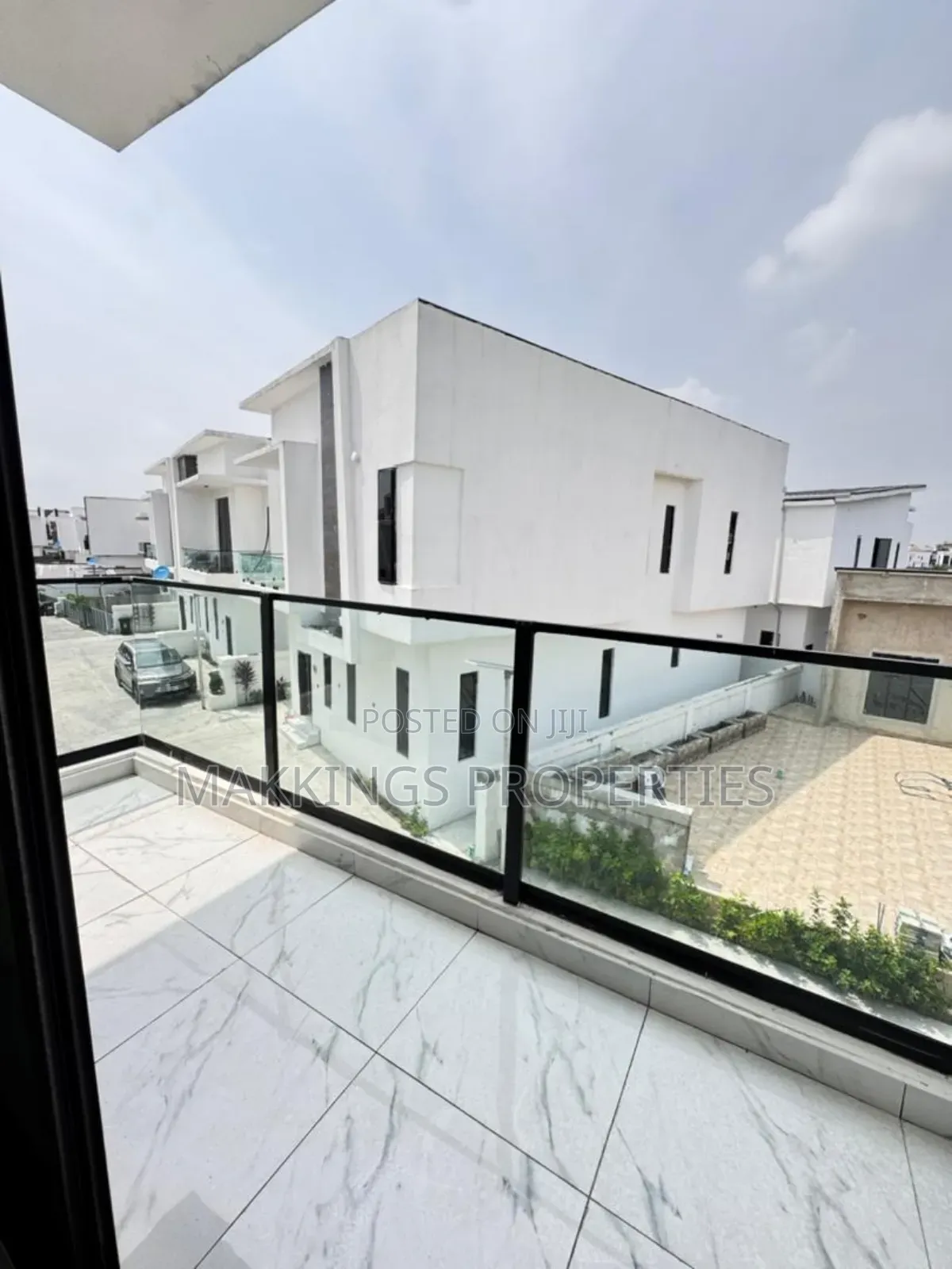 4bdrm Duplex in Chevron for sale in Chevron