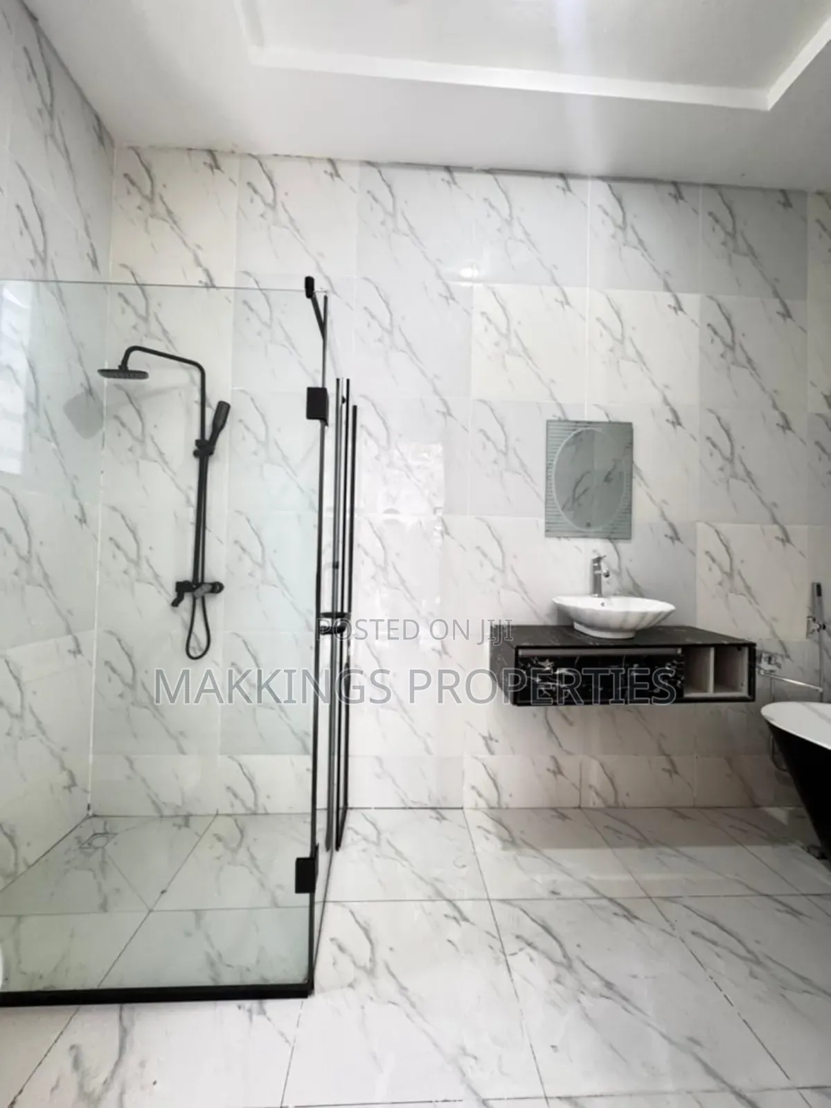4bdrm Duplex in Chevron for sale in Chevron
